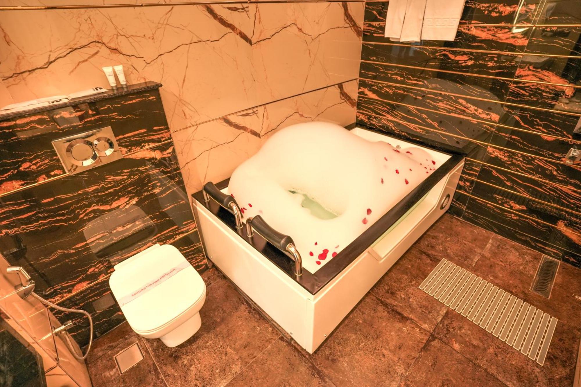 Rj Hotel - Managed By Atithi House Greater Noida Εξωτερικό φωτογραφία