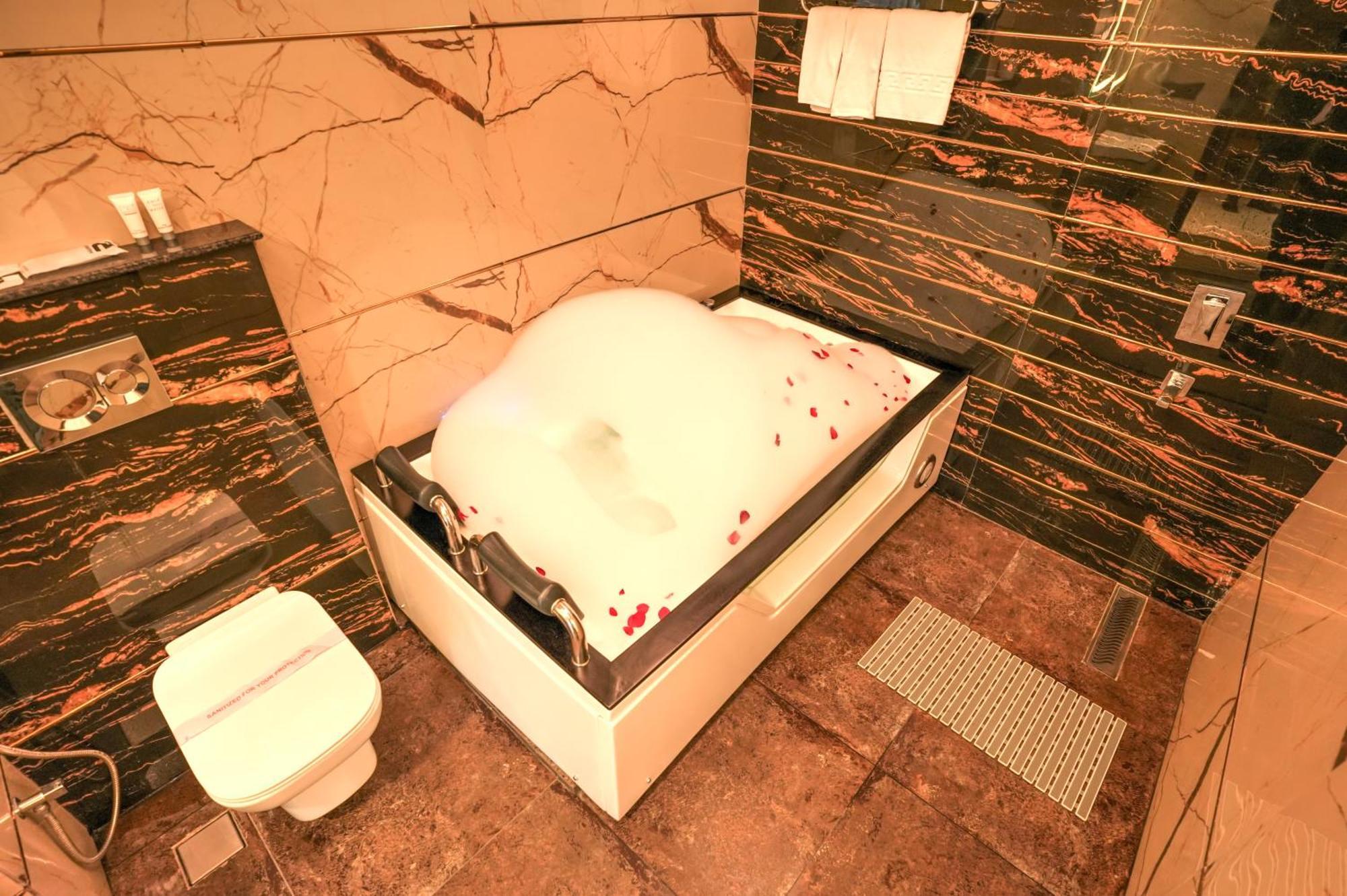 Rj Hotel - Managed By Atithi House Greater Noida Εξωτερικό φωτογραφία