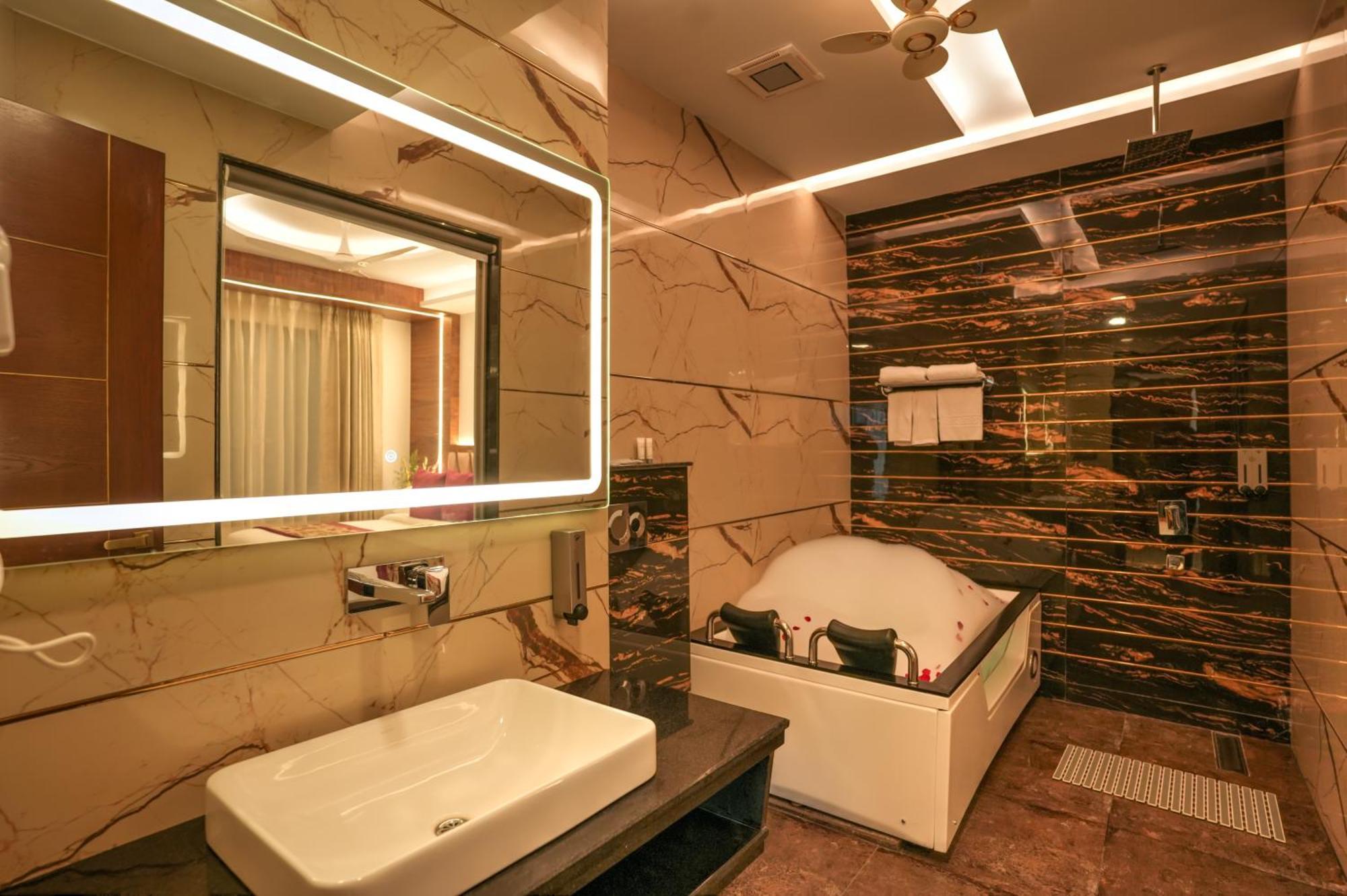 Rj Hotel - Managed By Atithi House Greater Noida Εξωτερικό φωτογραφία