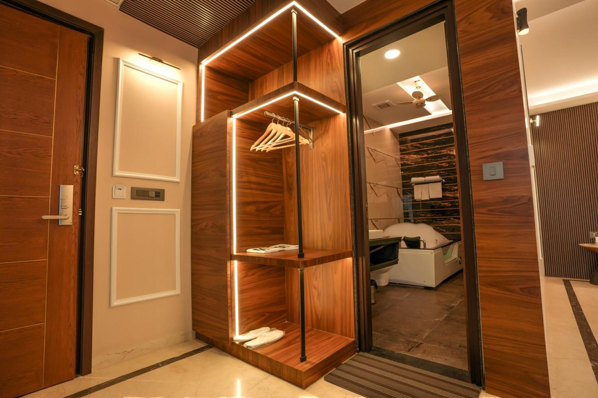 Rj Hotel - Managed By Atithi House Greater Noida Εξωτερικό φωτογραφία